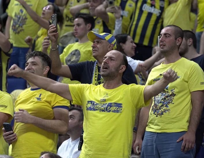 Fenerbahçe taraftarının şampiyonluk coşkusu