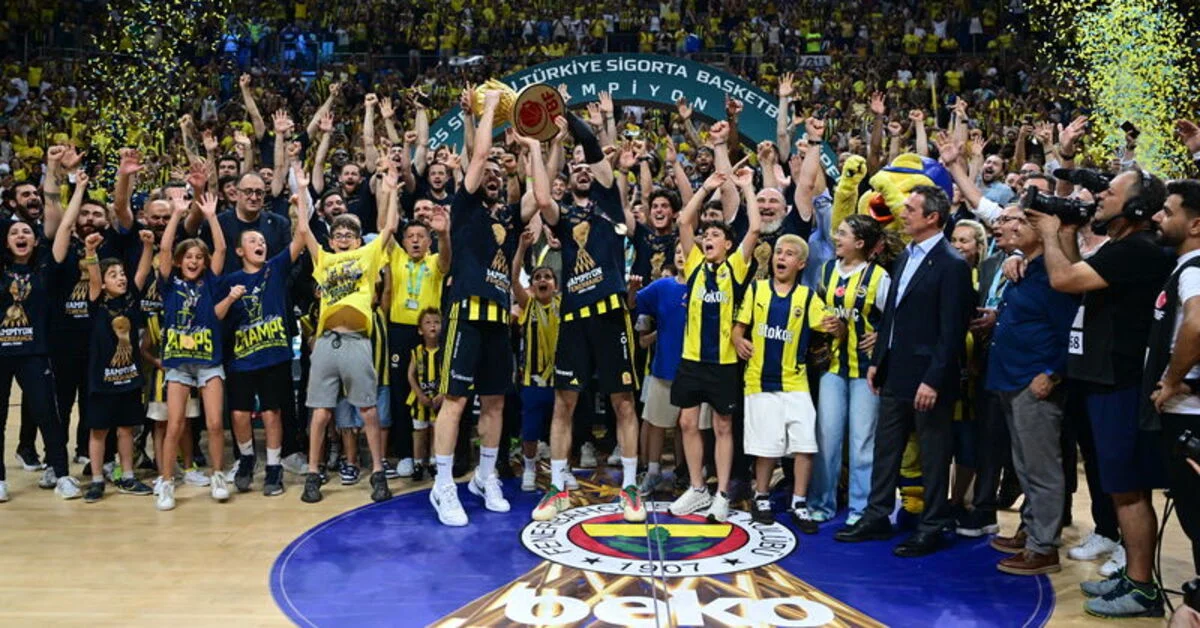 Fenerbahçe Beko kupasına kavuştu!