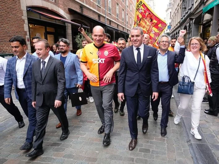 Manneken Pis heykeline Galatasaray’ın 5 yıldızlı forması