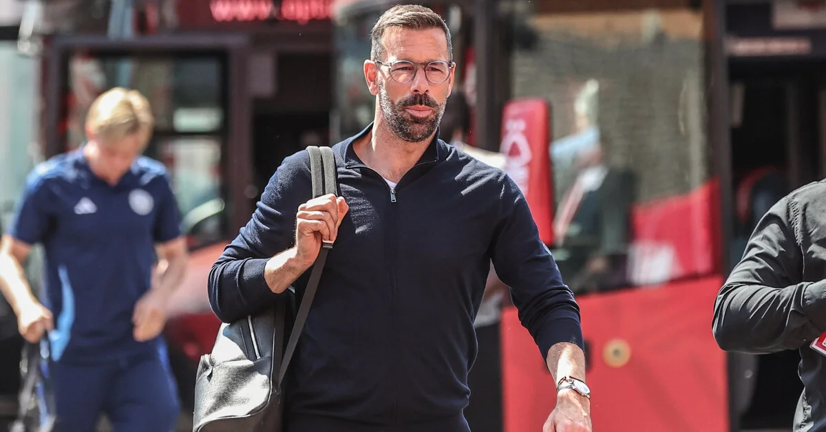 Leicester'da Nistelrooy dönemi sona erdi!