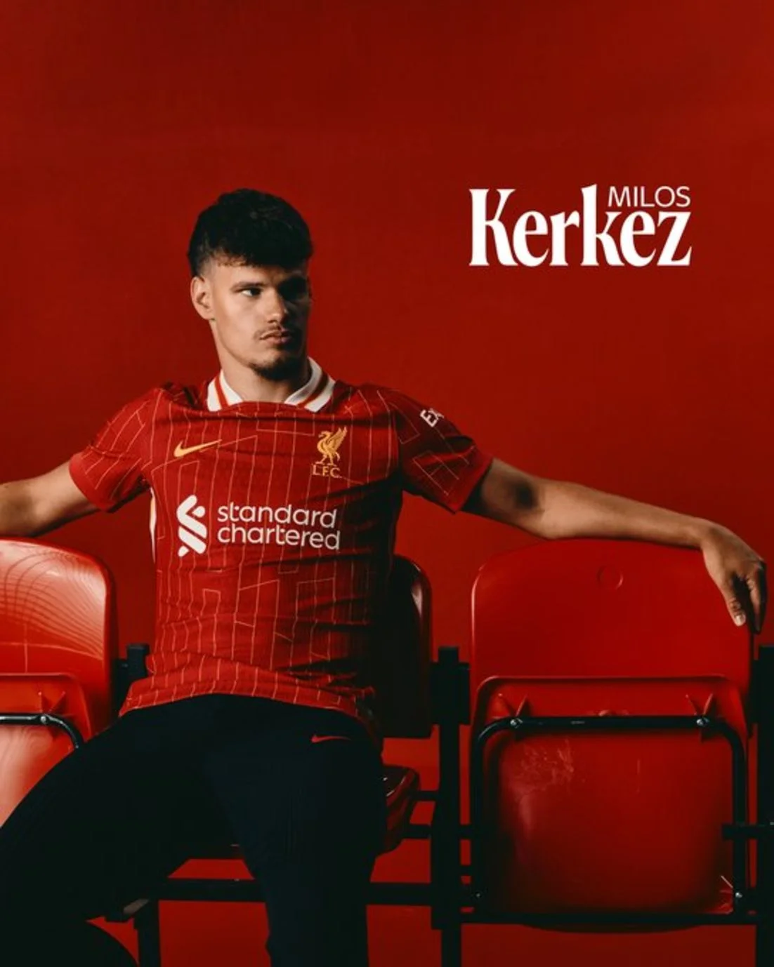 Milos Kerkez, Liverpool FC ile sözleşme imzalarken