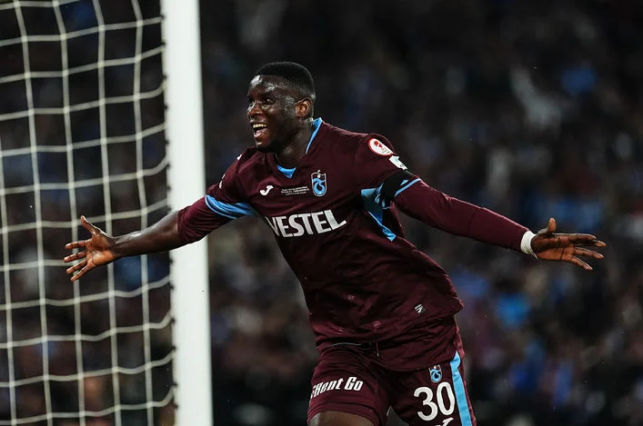 Paul Onuachu taraftarlarla