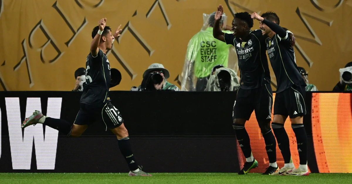 Real Madrid 3 golle turladı!